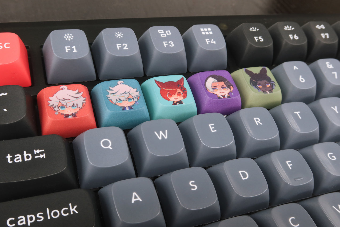FFXIV keycaps (XDA profile) next to OEM profile keycaps
